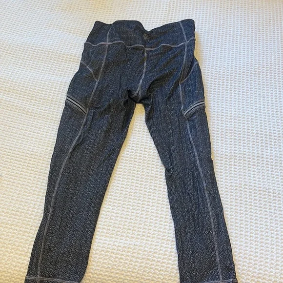 Too small - Picture 2 of 4